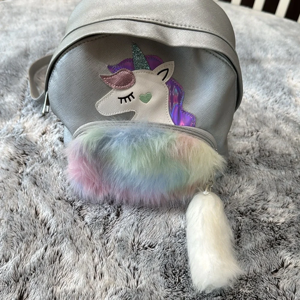 NWOT Girls Mini Unicorn Backpack Gray‎ Fuzzy Pocket Adjustable Strap Travel Cute